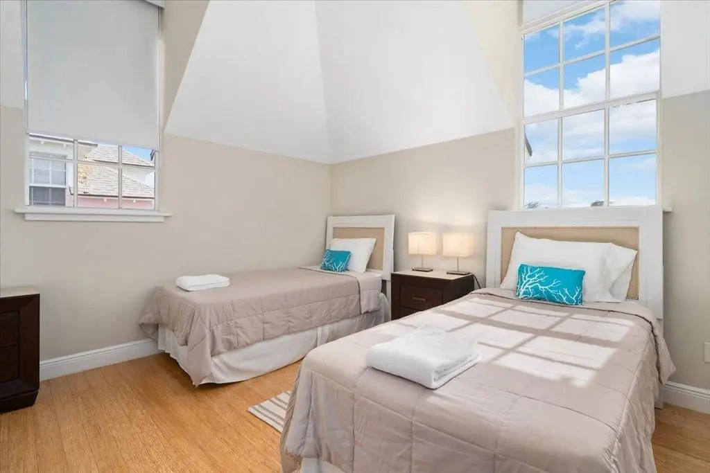 Квартира, 1216 м², 547 000$ — FAKTOR